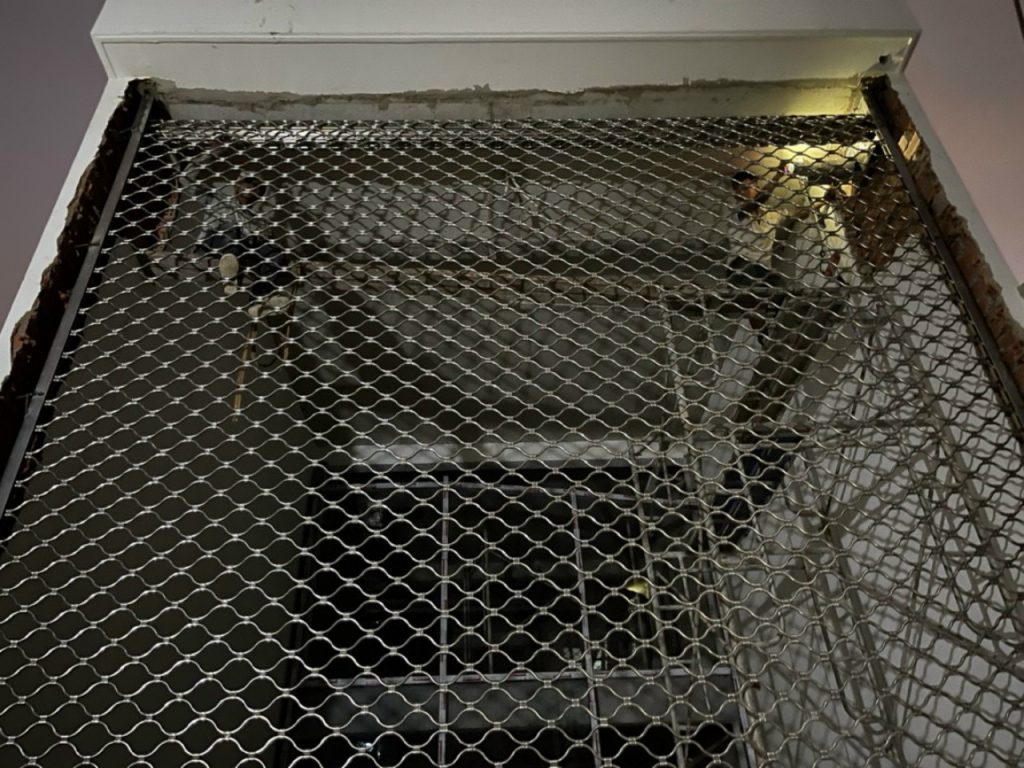 Cửa cuốn mắc võng, song ngang. 5 z5710584860271 b0867c0cbc47692dffa7fad273ece031